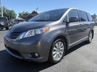 Image for 2017 Toyota Sienna XLE ID: 7457211