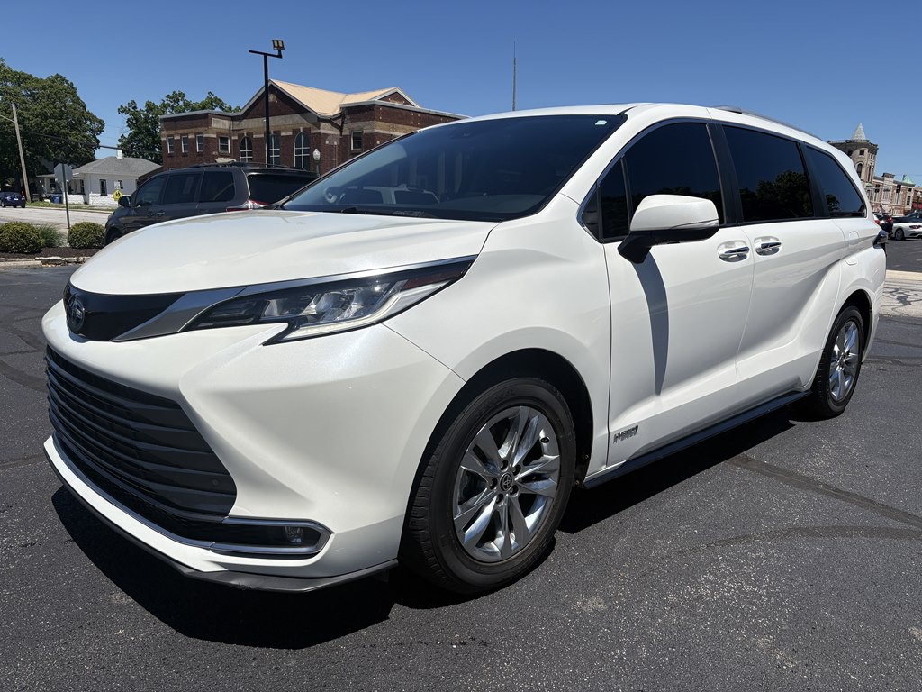 2021 Toyota Sienna Image 1
