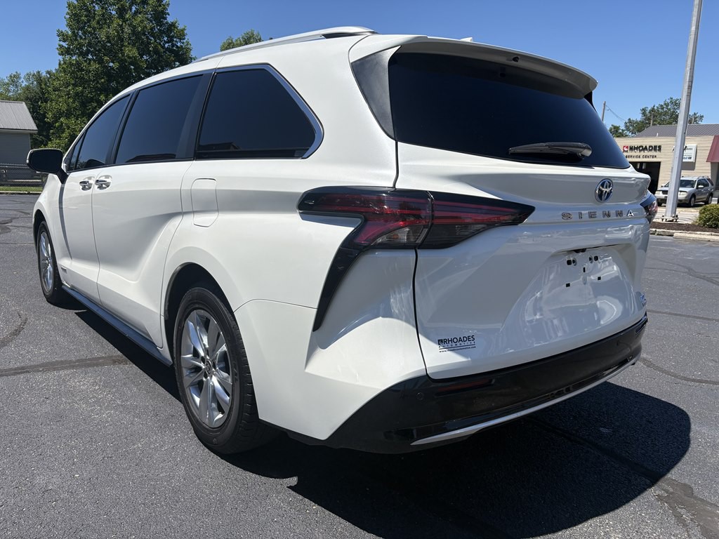 2021 Toyota Sienna Image 3