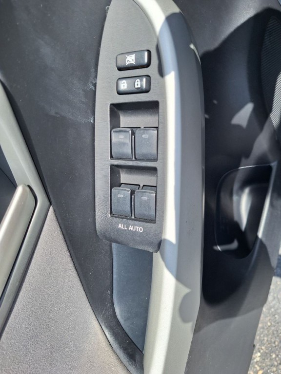 2012 Toyota Prius Image 15