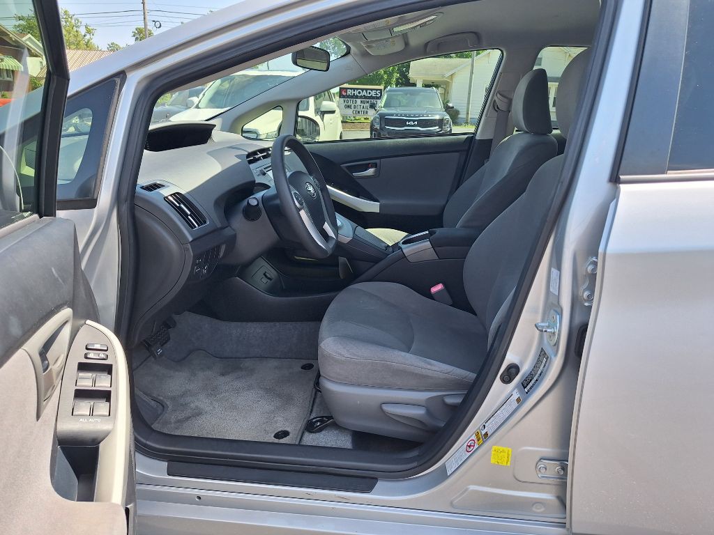 2012 Toyota Prius Image 16