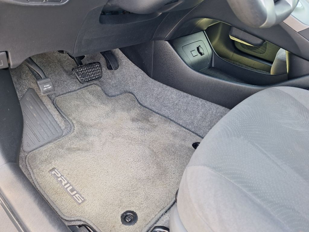 2012 Toyota Prius Image 24