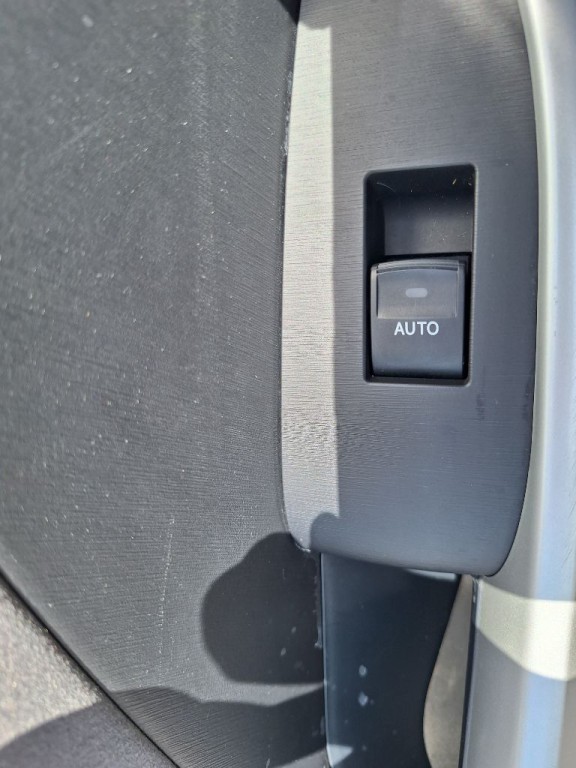 2012 Toyota Prius Image 25
