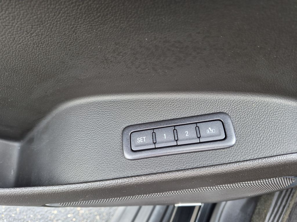 2017 Chevrolet Tahoe Image 16