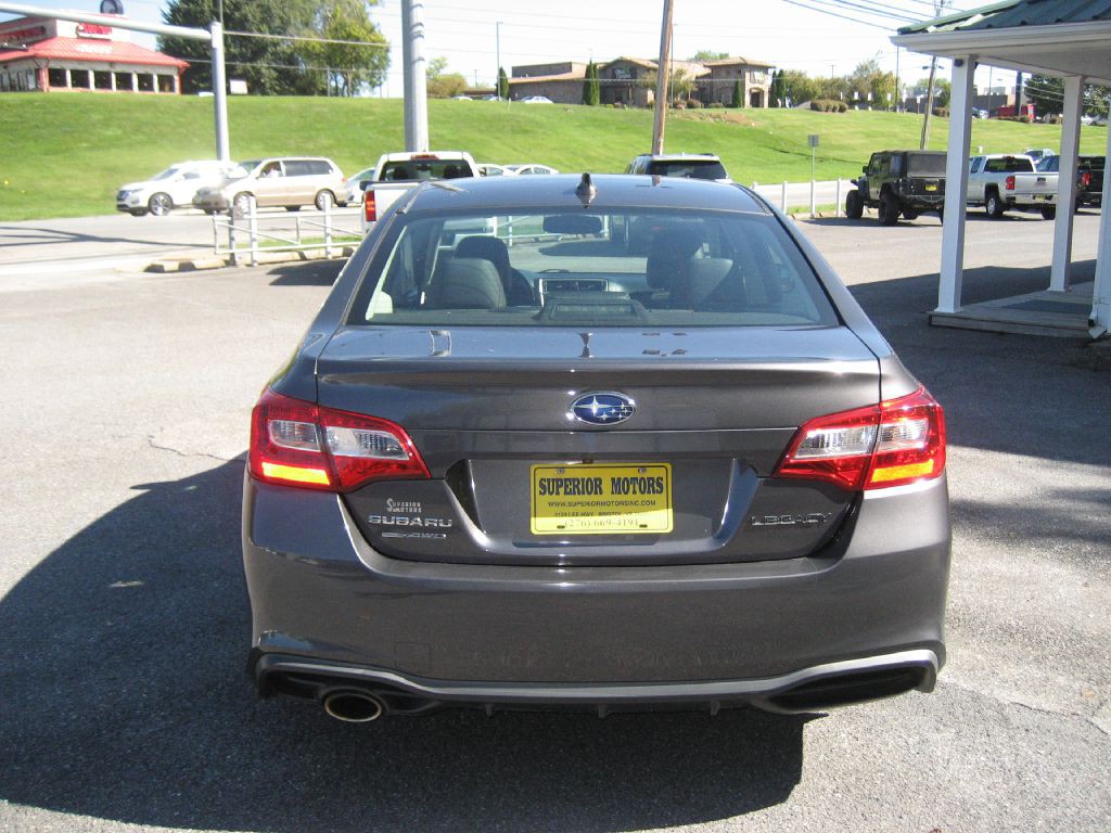 2018 Subaru Legacy Image 2