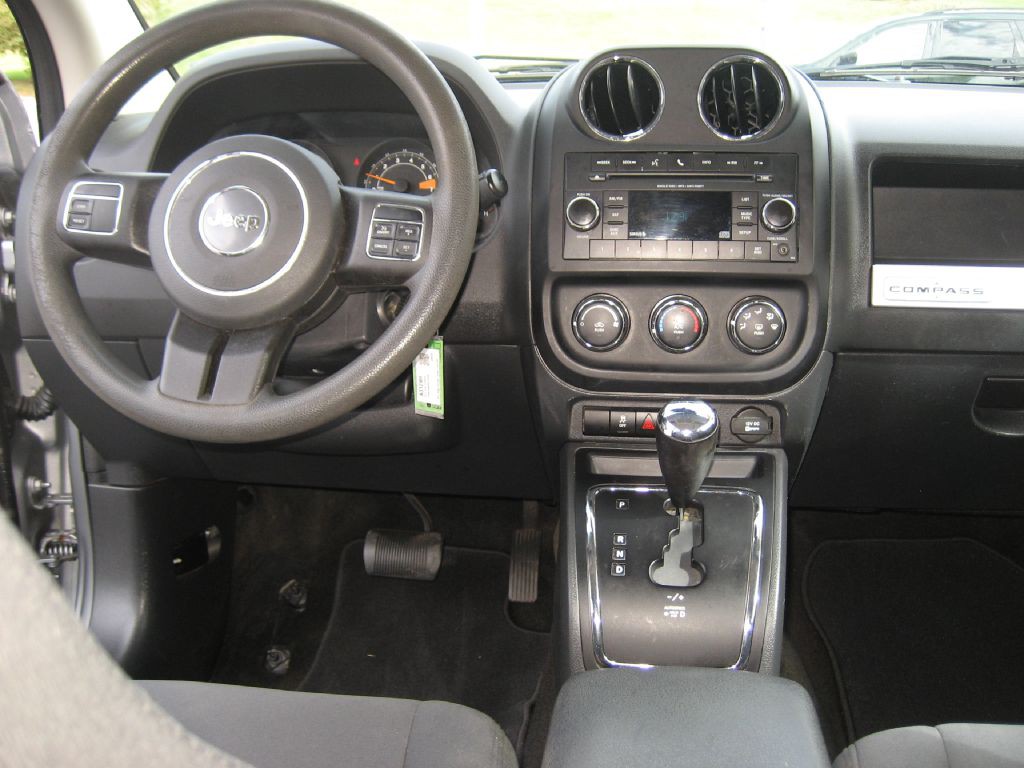 2017 Jeep Compass Image 8