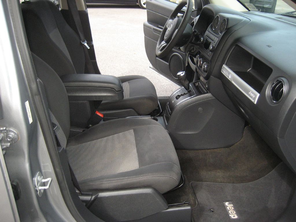 2017 Jeep Compass Image 10