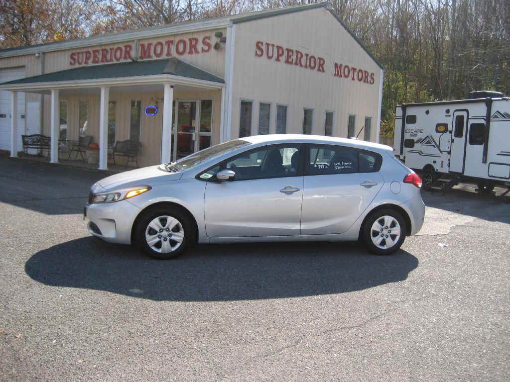 2017 Kia Forte Image 1