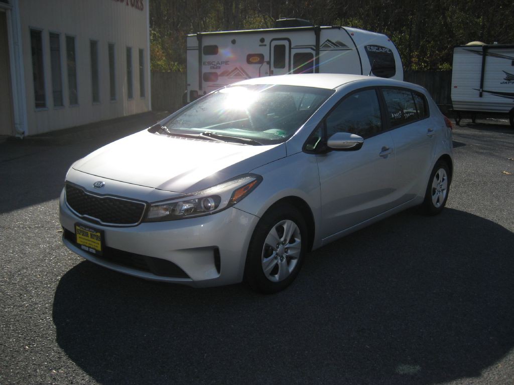 2017 Kia Forte Image 2