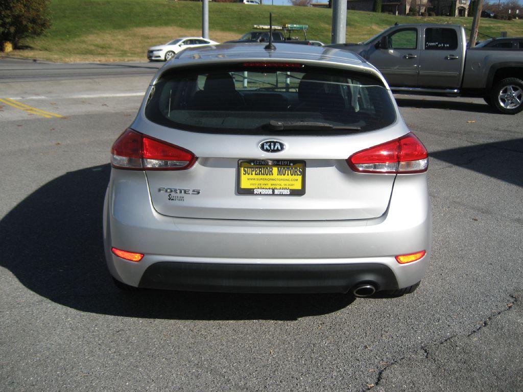 2017 Kia Forte Image 3