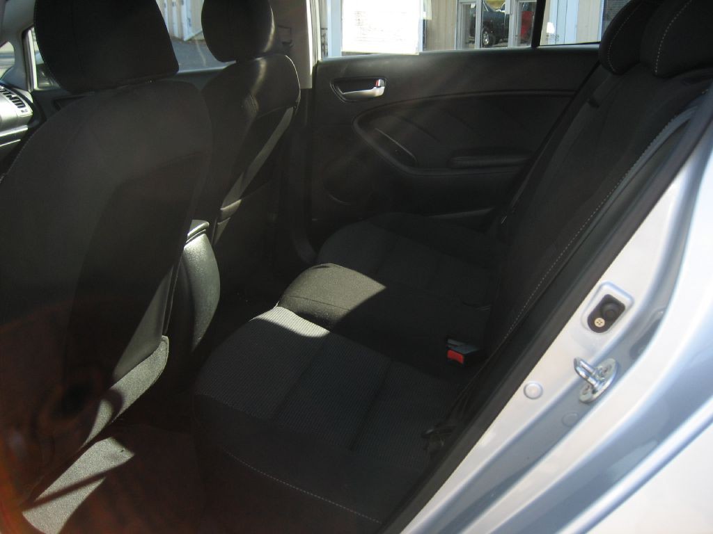2017 Kia Forte Image 7