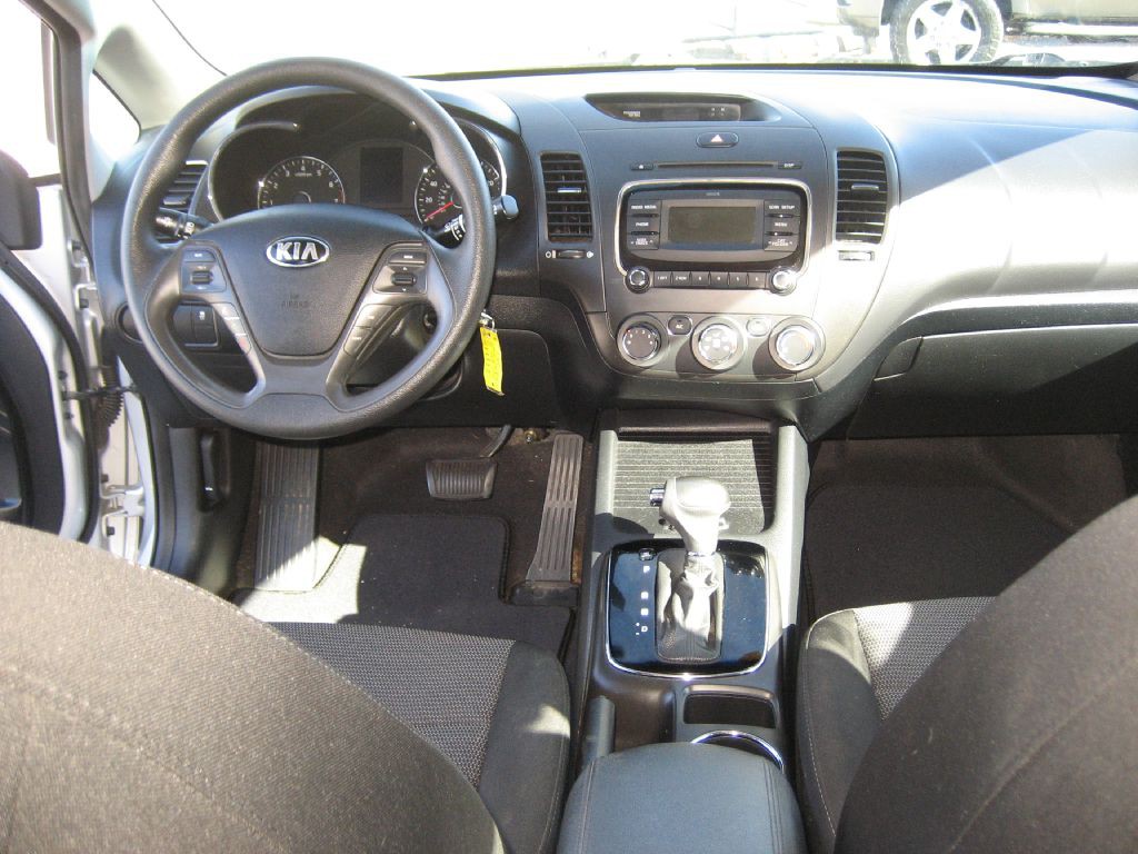 2017 Kia Forte Image 8