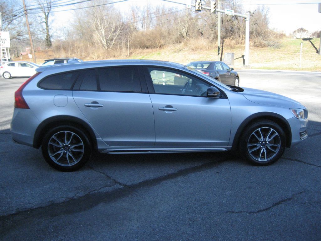 2016 Volvo V60 Image 4