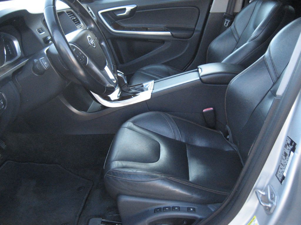 2016 Volvo V60 Image 6