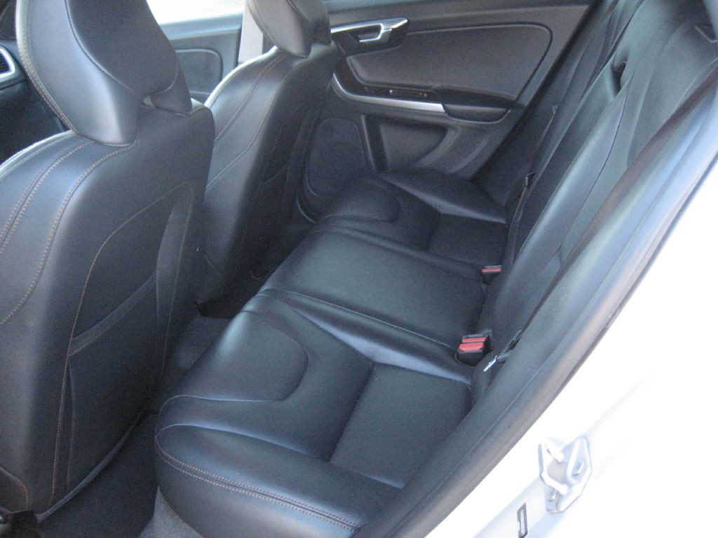 2016 Volvo V60 Image 7