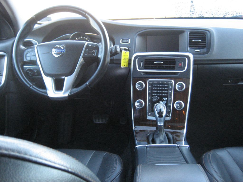 2016 Volvo V60 Image 8