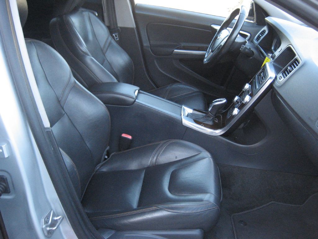 2016 Volvo V60 Image 12