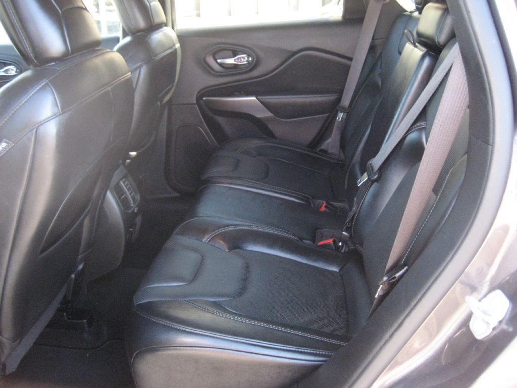 2021 Jeep Cherokee Image 8