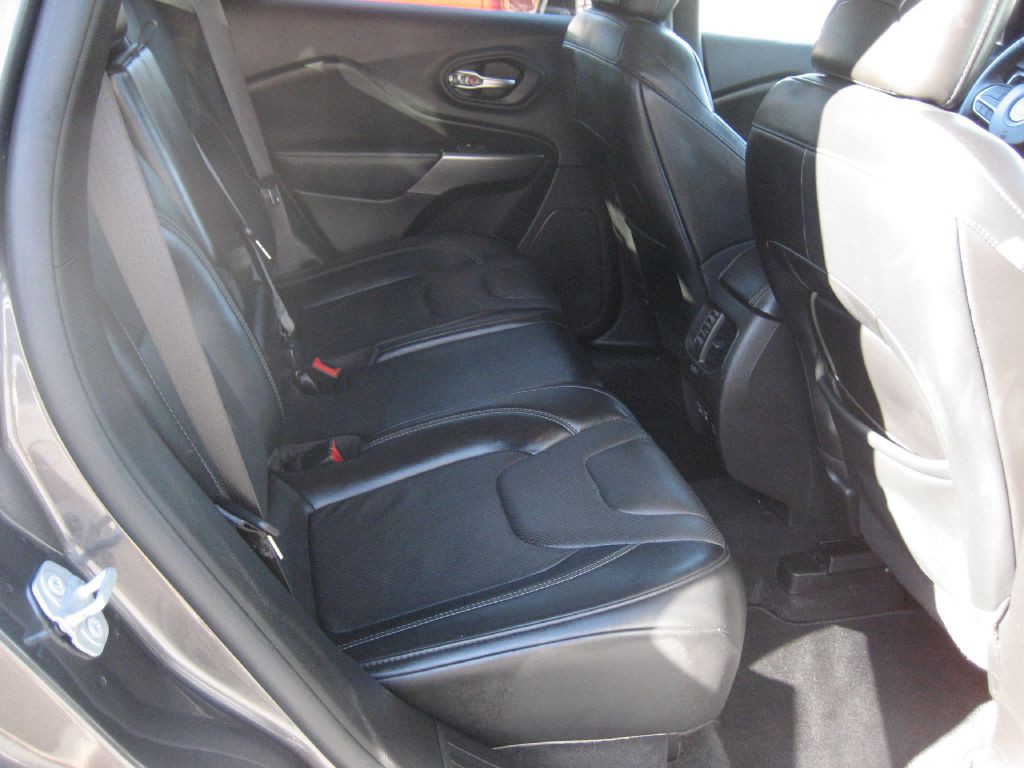 2021 Jeep Cherokee Image 11