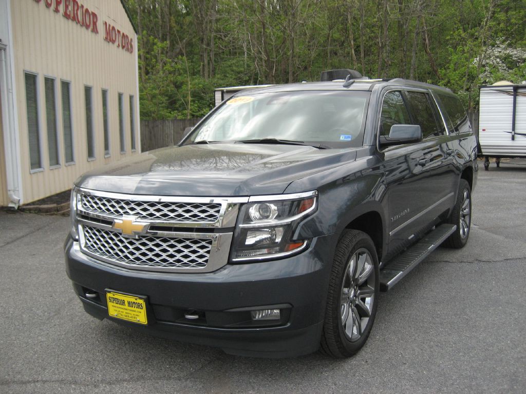 2019 Chevrolet Suburban Image 2
