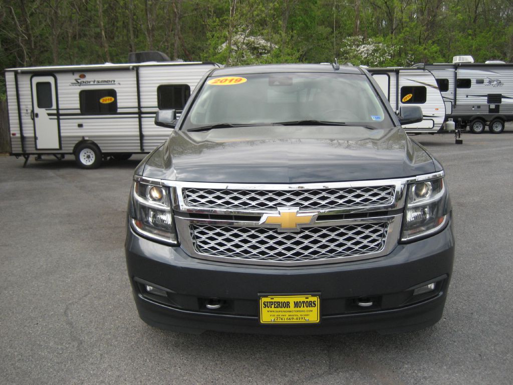 2019 Chevrolet Suburban Image 3