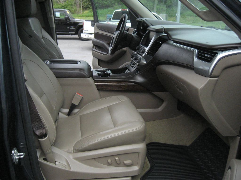 2019 Chevrolet Suburban Image 12