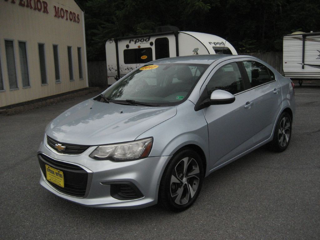 2017 Chevrolet Sonic Image 2