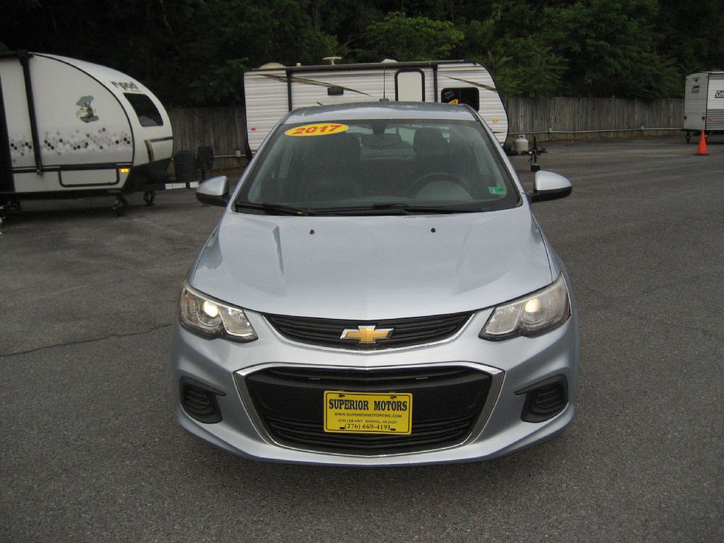 2017 Chevrolet Sonic Image 3