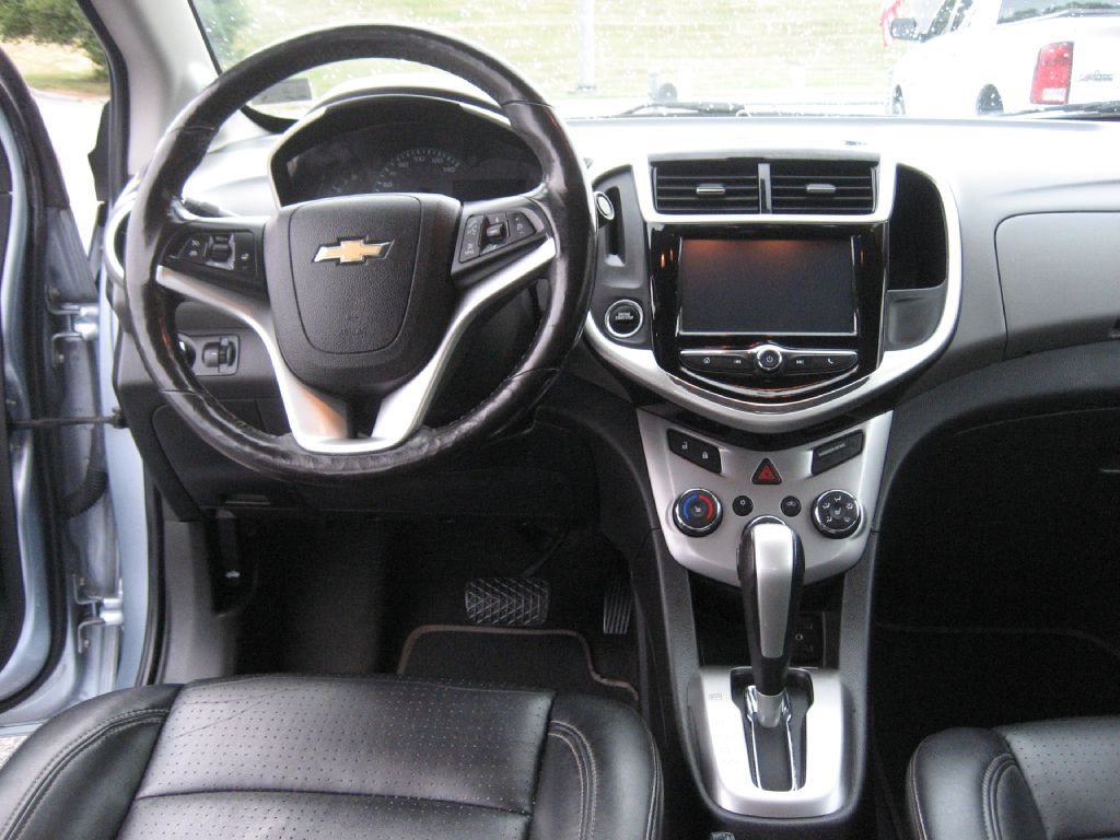 2017 Chevrolet Sonic Image 9