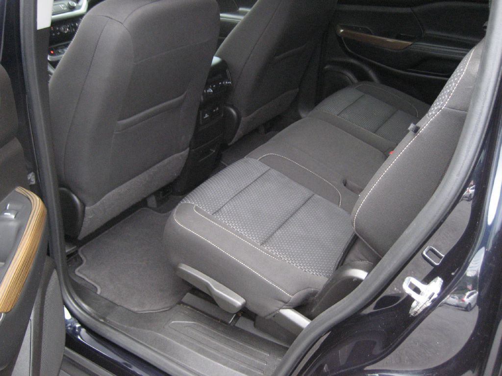 2021 GMC Acadia Image 8