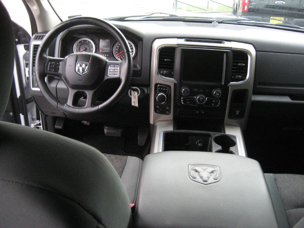 2015 RAM 1500 Image 9