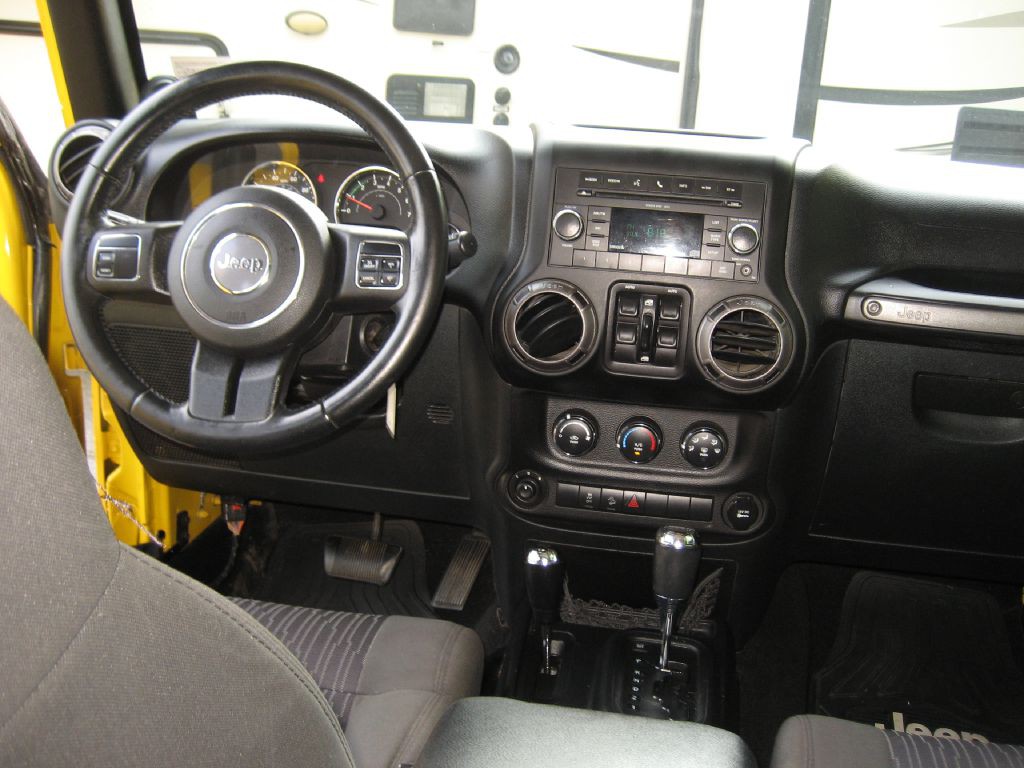 2011 Jeep Wrangler Unlimited Image 8