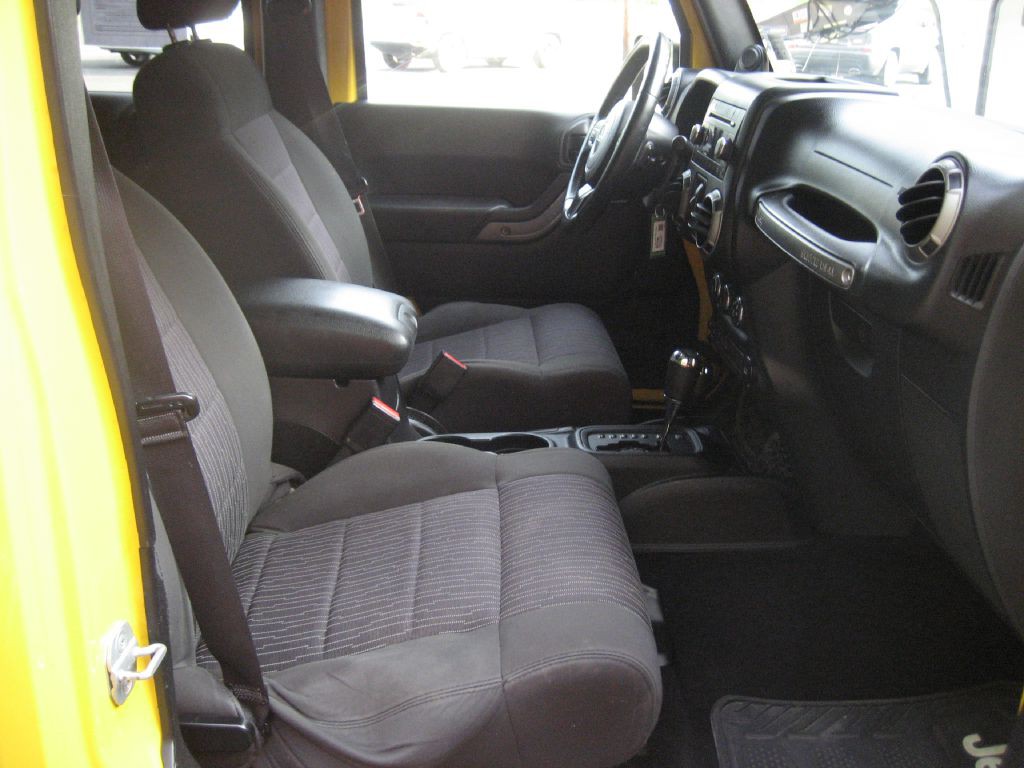 2011 Jeep Wrangler Unlimited Image 11