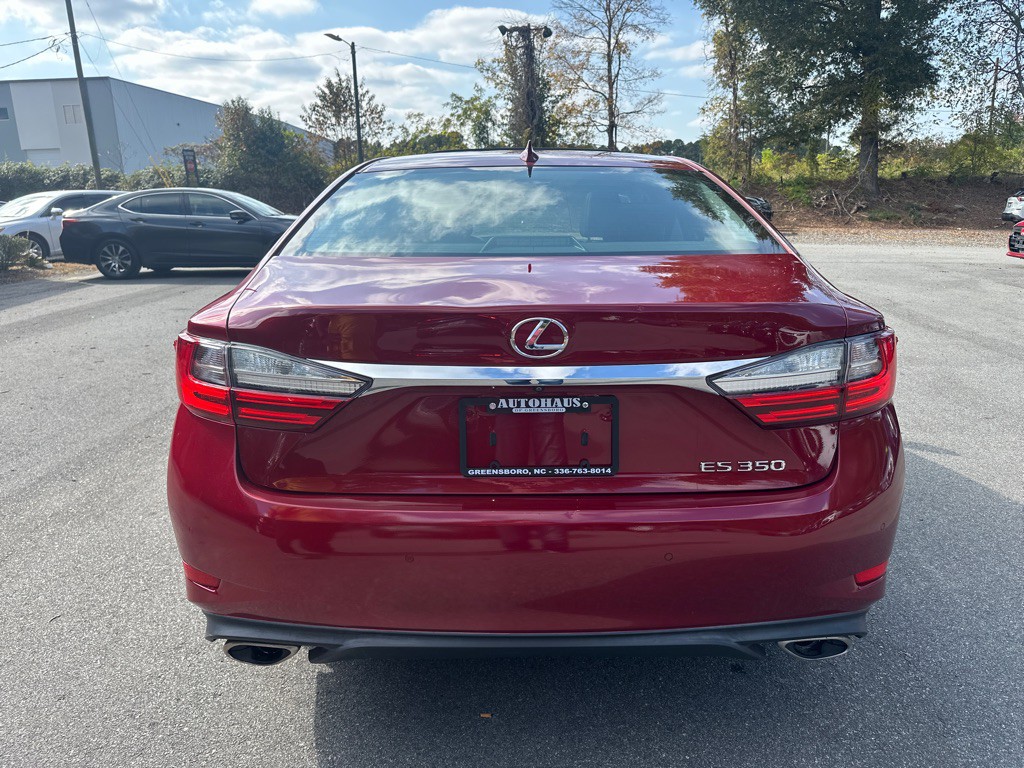 2016 Lexus ES Image 6