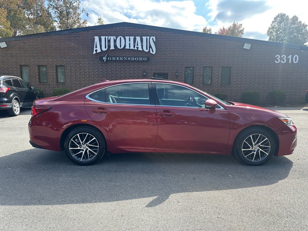 2016 Lexus ES Image 8