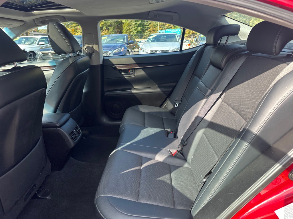 2016 Lexus ES Image 14