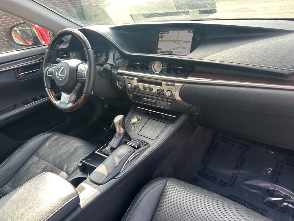 2016 Lexus ES Image 21
