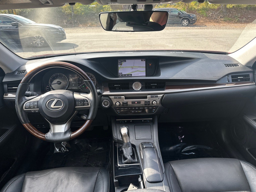 2016 Lexus ES Image 23
