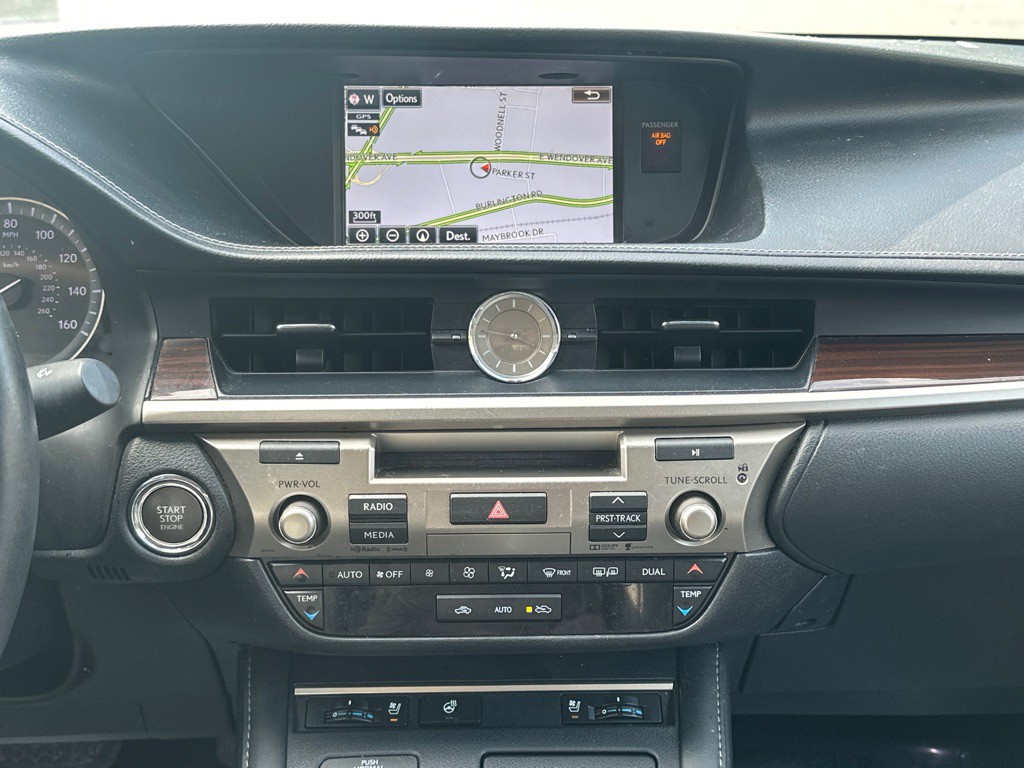 2016 Lexus ES Image 27