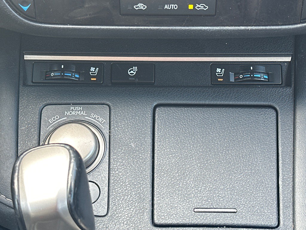 2016 Lexus ES Image 28