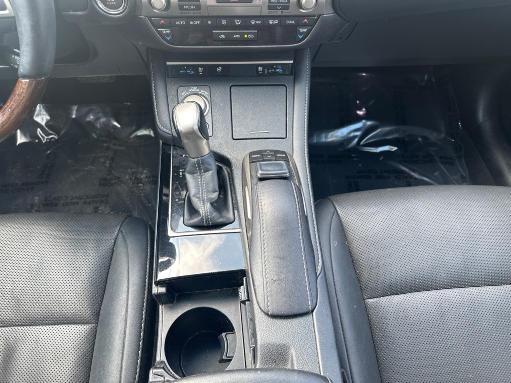 2016 Lexus ES Image 29