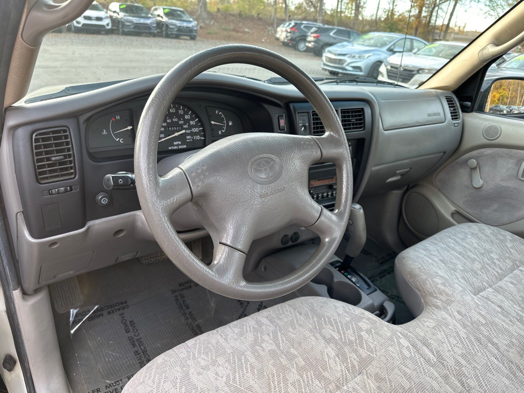 2002 Toyota Tacoma Image 11