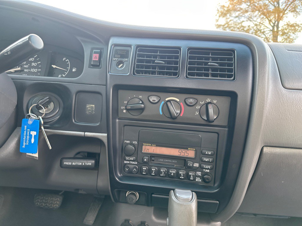 2002 Toyota Tacoma Image 15