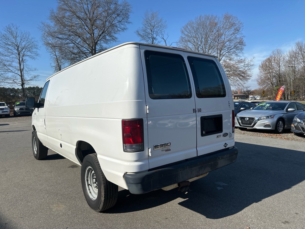 2011 Ford Econoline Image 4