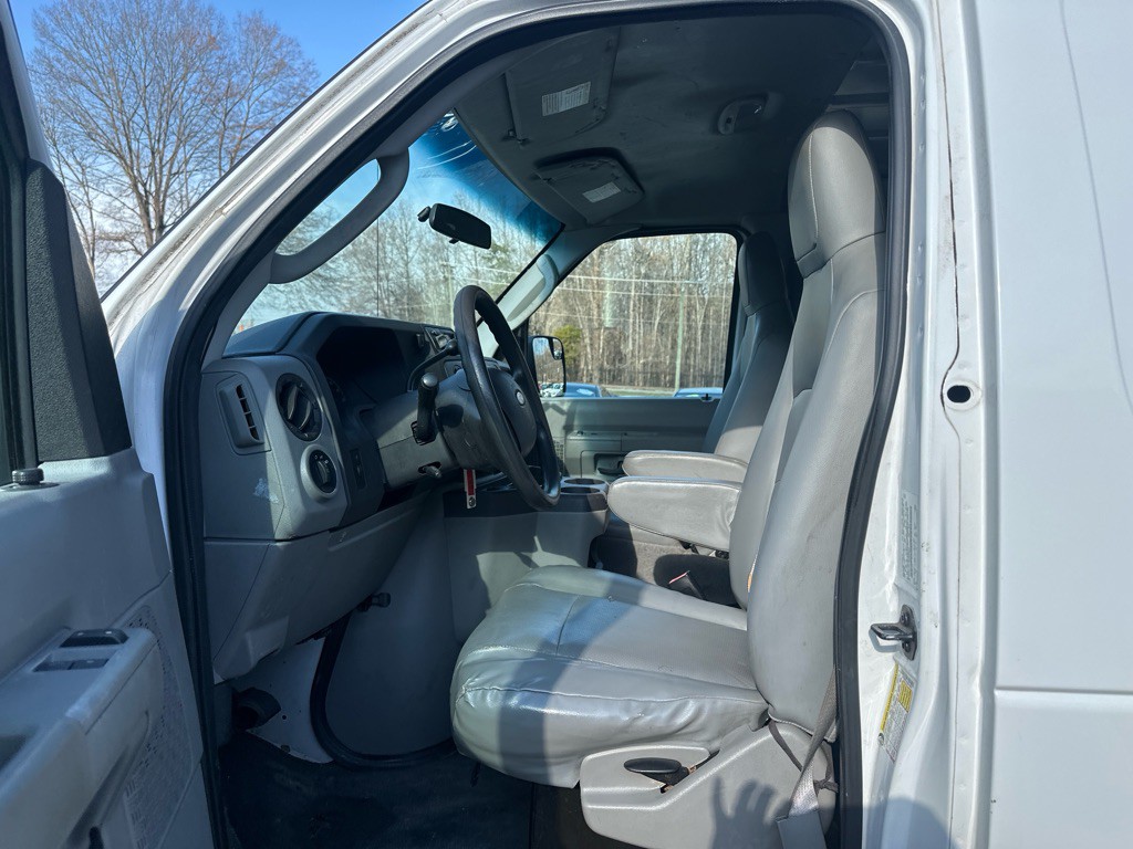 2011 Ford Econoline Image 8