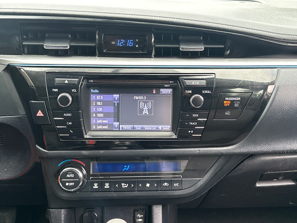2016 Toyota Corolla Image 20