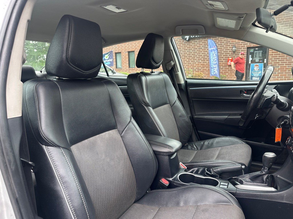 2016 Toyota Corolla Image 15