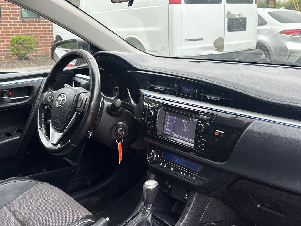 2016 Toyota Corolla Image 33