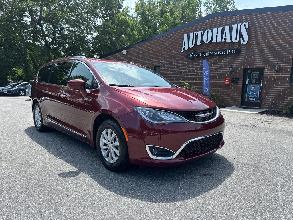 2019 Chrysler Pacifica Image 1