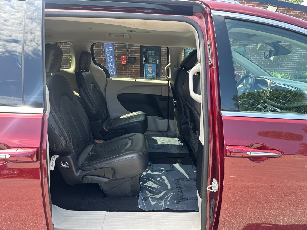 2019 Chrysler Pacifica Image 15
